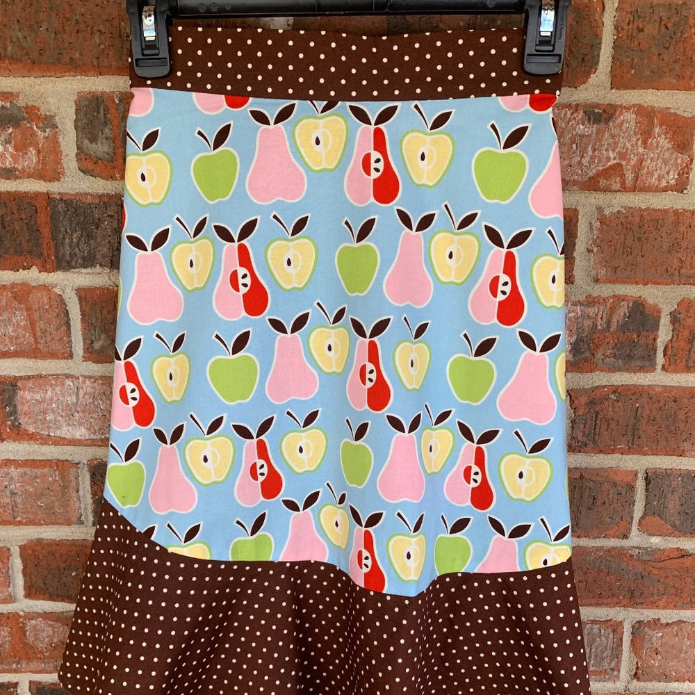 Hand Crafted Apron
NEW CONDITION